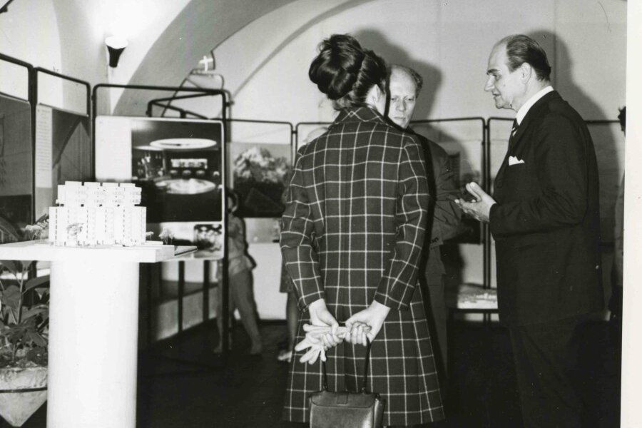 vpravo architekt Zdeněk Jiřička